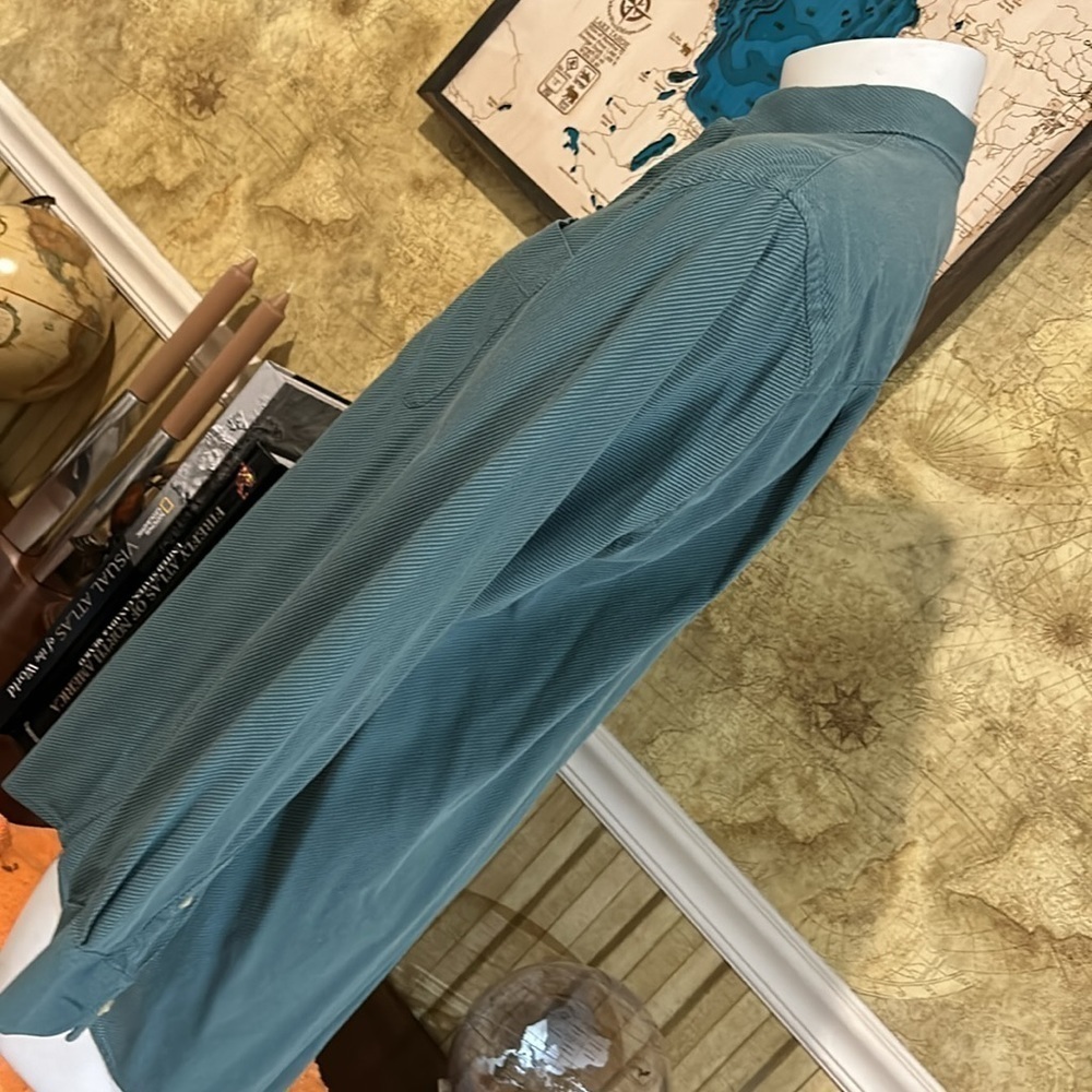 Cutter & Buck Button Down. Large - Picture 4 of 10